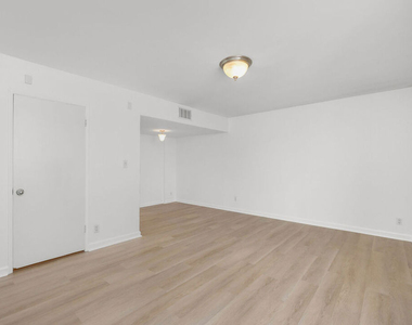 440 S Roxbury Drive - Photo Thumbnail 18