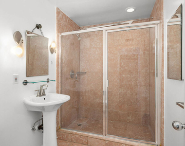 440 S Roxbury Drive - Photo Thumbnail 12