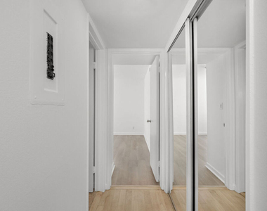 440 S Roxbury Drive - Photo Thumbnail 13
