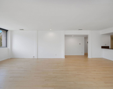 440 S Roxbury Drive - Photo Thumbnail 6