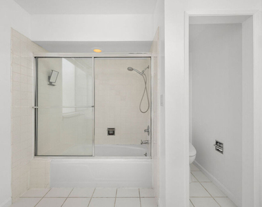 440 S Roxbury Drive - Photo Thumbnail 19