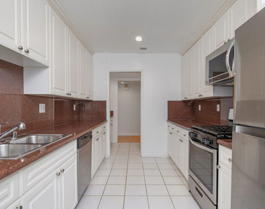 440 S Roxbury Drive - Photo Thumbnail 2
