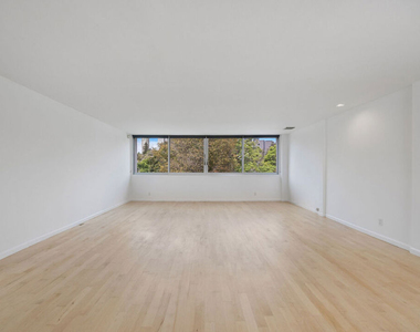 440 S Roxbury Drive - Photo Thumbnail 8
