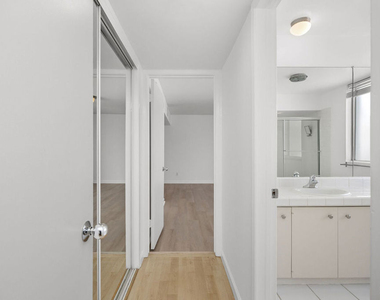 440 S Roxbury Drive - Photo Thumbnail 21