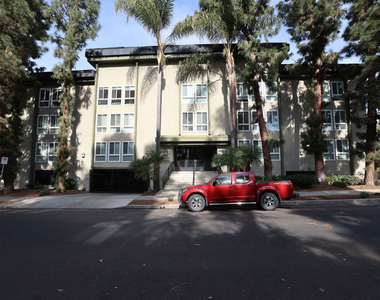 4407 Francis Avenue - Photo Thumbnail 15