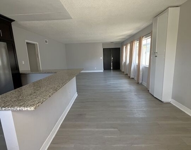 905 S Bedford Street - Photo Thumbnail 3