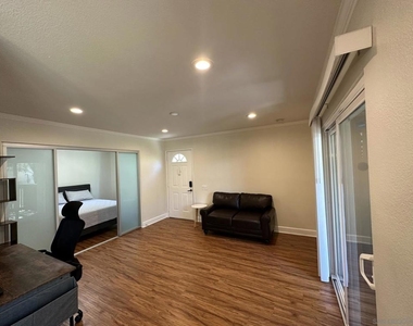 8521 Villa La Jolla - Photo Thumbnail 6