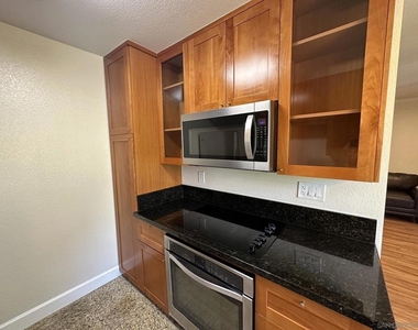 8521 Villa La Jolla - Photo Thumbnail 4