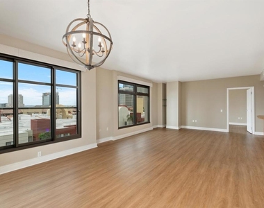 645 Front St - Photo Thumbnail 14