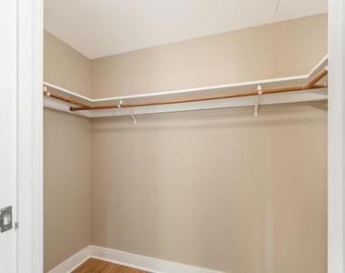 645 Front St - Photo Thumbnail 10