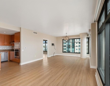 645 Front St - Photo Thumbnail 12