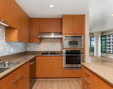 645 Front St - Photo Thumbnail 5
