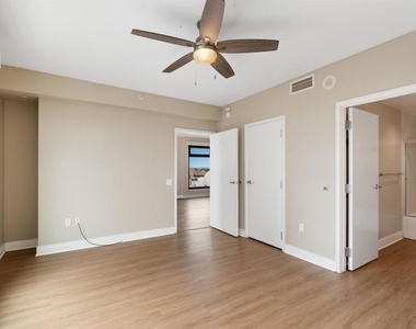 645 Front St - Photo Thumbnail 8