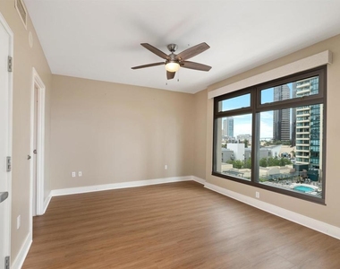 645 Front St - Photo Thumbnail 9
