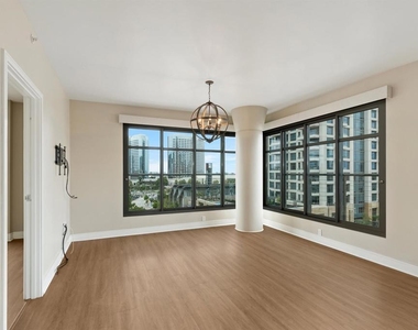 645 Front St - Photo Thumbnail 17