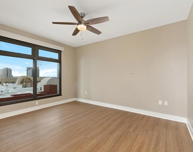 645 Front St - Photo Thumbnail 7
