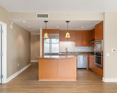 645 Front St - Photo Thumbnail 6