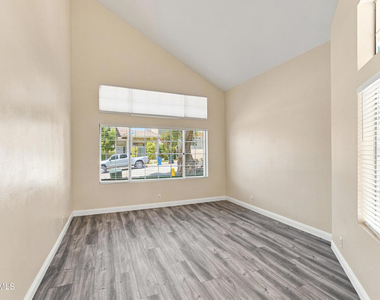 556 Myrtle Court - Photo Thumbnail 8