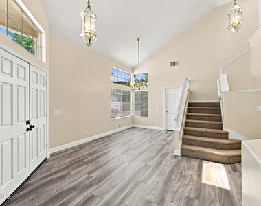 556 Myrtle Court - Photo Thumbnail 3