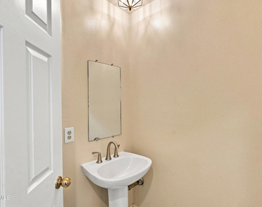 556 Myrtle Court - Photo Thumbnail 16