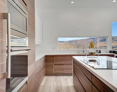 990 Alta Vista Road - Photo Thumbnail 5