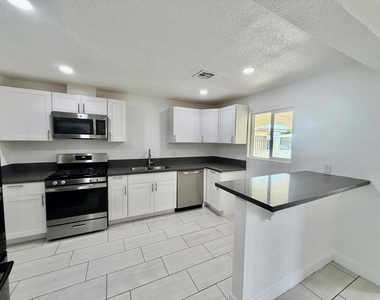 85041 Cairo Street - Photo Thumbnail 8
