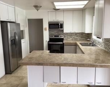 42300 Wisconsin Avenue - Photo Thumbnail 2