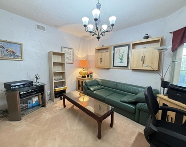 326 Vista Royale Drive - Photo Thumbnail 23