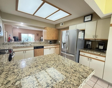326 Vista Royale Drive - Photo Thumbnail 19