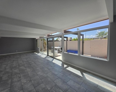735 E Louise Drive - Photo Thumbnail 7