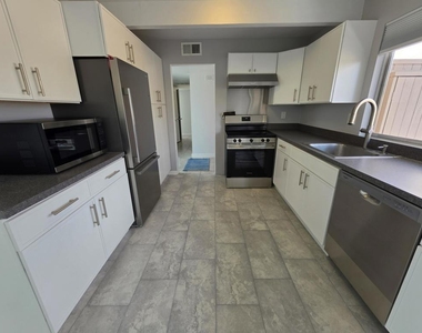 735 E Louise Drive - Photo Thumbnail 15