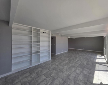 735 E Louise Drive - Photo Thumbnail 9