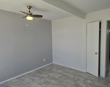 735 E Louise Drive - Photo Thumbnail 24