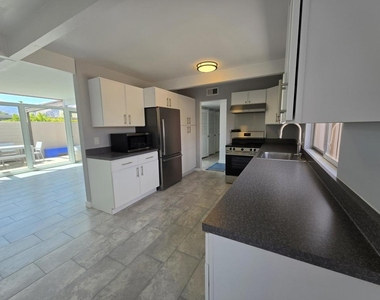 735 E Louise Drive - Photo Thumbnail 14