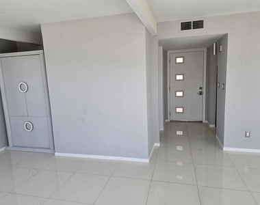 723 E Louise Drive - Photo Thumbnail 14