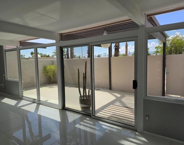 723 E Louise Drive - Photo Thumbnail 4