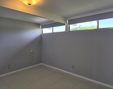 723 E Louise Drive - Photo Thumbnail 26