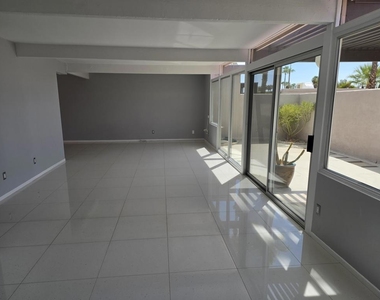723 E Louise Drive - Photo Thumbnail 6