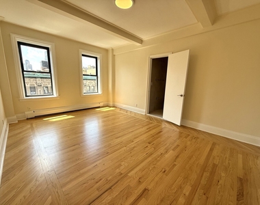 West 79th Street - Photo Thumbnail 1
