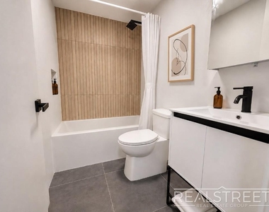 695 Dekalb Avenue - Photo Thumbnail 5