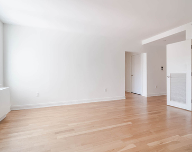 175 Kent Avenue - Photo Thumbnail 12