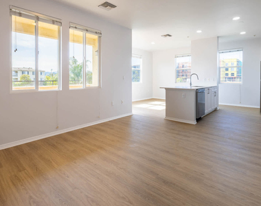 6150 De Soto Avenue - Photo Thumbnail 10