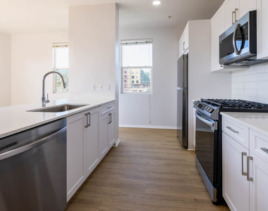 6150 De Soto Avenue - Photo Thumbnail 3