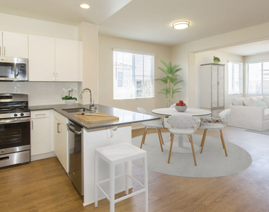 6150 De Soto Avenue - Photo Thumbnail 7
