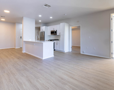 6150 De Soto Avenue - Photo Thumbnail 8