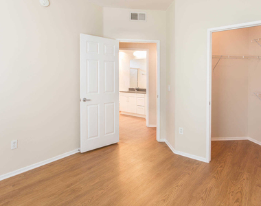 6150 De Soto Avenue - Photo Thumbnail 23