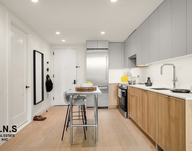 Madison Avenue - Photo Thumbnail 5