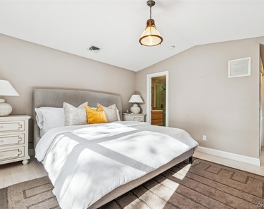 212 Lumber Ln - Photo Thumbnail 18