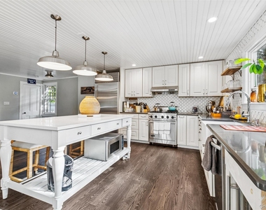 212 Lumber Ln - Photo Thumbnail 8