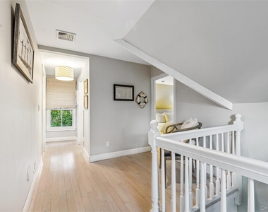 212 Lumber Ln - Photo Thumbnail 11